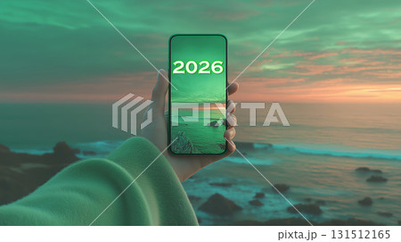 2026年を映し出すスマートフォンと海の朝焼け 2026年を映し出すスマートフォンと海の朝焼け 131512165