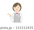 銀行の受付で案内をする制服着用の女性 131512435