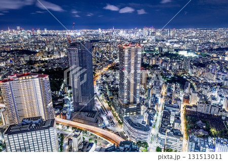 【夜景100選】東京都、サンシャイン60展望台から眺める池袋の夜景（新宿方面） 131513011