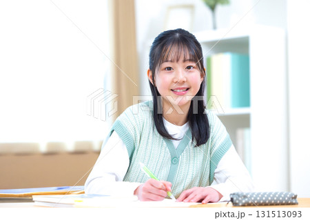 学習　勉強している女の子　 131513093