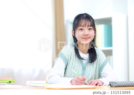 学習　勉強している女の子　 131513095