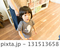 おもちゃで遊ぶ女の子の幼児 131513658