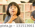 おもちゃで遊ぶ女の子の幼児 131513661