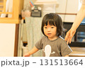 おもちゃで遊ぶ女の子の幼児 131513664