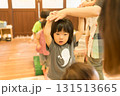 おもちゃで遊ぶ女の子の幼児 131513665