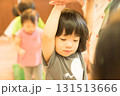 おもちゃで遊ぶ女の子の幼児 131513666