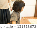 おもちゃで遊ぶ女の子の幼児 131513672