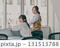 窓際の女子中学生 131513788