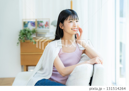 スキンケアをする女性 131514264