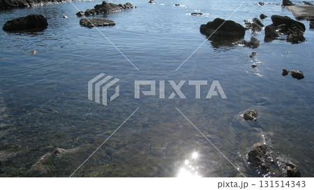 秋晴れの穏やかな日本海と岩礁 秋晴れの穏やかな日本海と岩礁 131514343