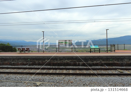 展望台のような姨捨駅の眺望(JR篠ノ井線) 展望台のような姨捨駅の眺望(JR篠ノ井線) 131514668