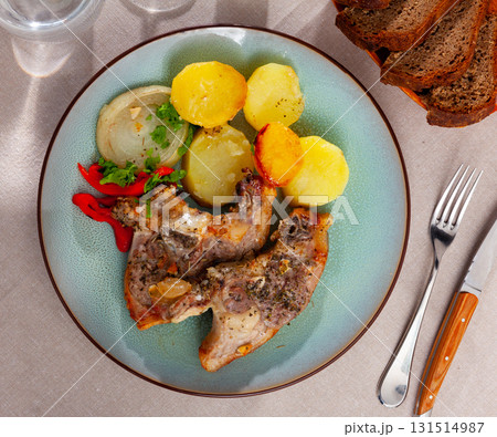 Lamb leg served with potatoes and pepper 131514987