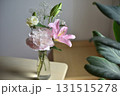 花瓶の花　芍薬　ユリ　カーネーション 131515278