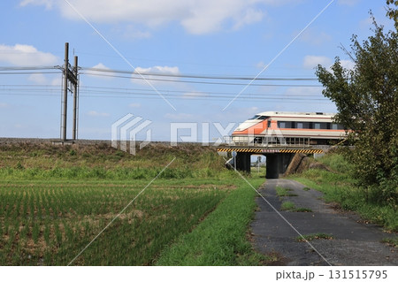 東武日光線を走る特急スペーシアの電車 東武日光線を走る特急スペーシアの電車 131515795