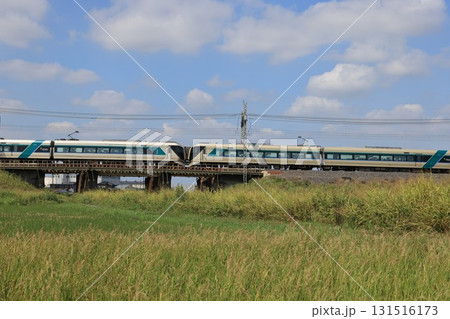 東武日光線を走る特急リバティー号の電車 東武日光線を走る特急リバティー号の電車 131516173