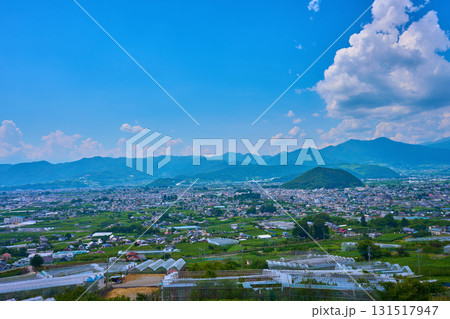 山梨県甲州市の牛奥みはらしの丘から北西側の眺望 131517947