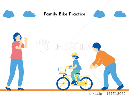 自転車の練習をする家族 131518062