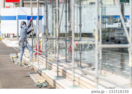 建設現場　くさび足場　ビケ　作業員 131518150