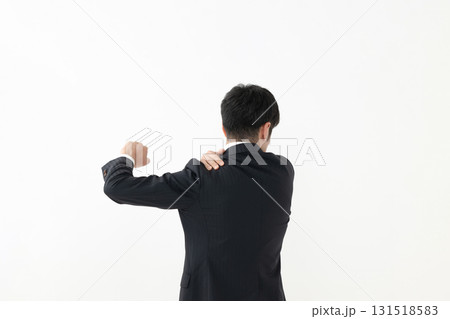 ビジネスマン 肩凝り 体調不良 ビジネスマン 肩凝り 体調不良 131518583