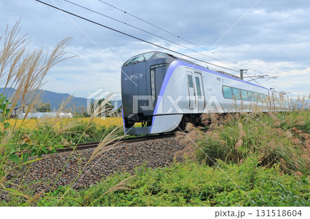 大糸線　初秋の特急あずさ 131518604