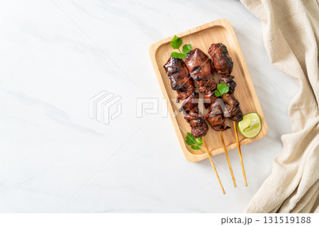 grilled chicken liver with herbs and spices 131519188