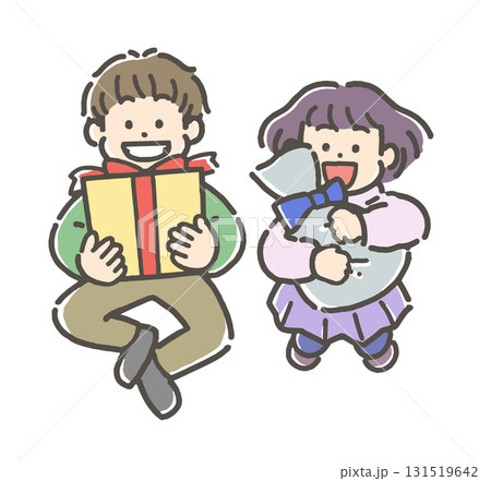 笑顔で買い物をする男の子と女の子 笑顔で買い物をする男の子と女の子 131519642