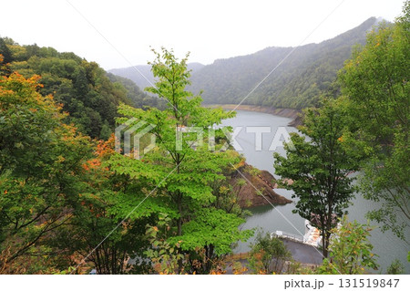 豊平峡展望台から見下ろす定山湖と豊平峡ダム　 131519847
