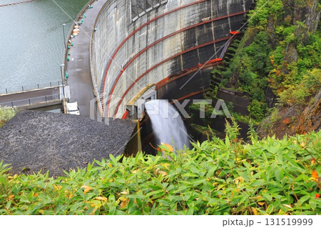 豊平峡展望台から見た観光放流中の豊平峡ダム 豊平峡展望台から見た観光放流中の豊平峡ダム 131519999