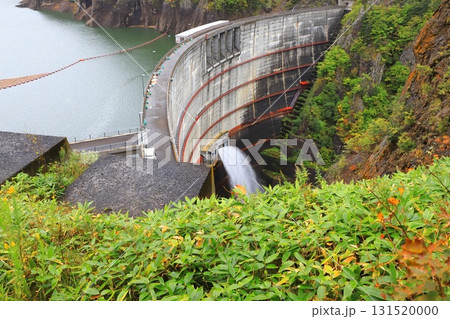 豊平峡展望台から見た観光放流中の豊平峡ダム　 131520000