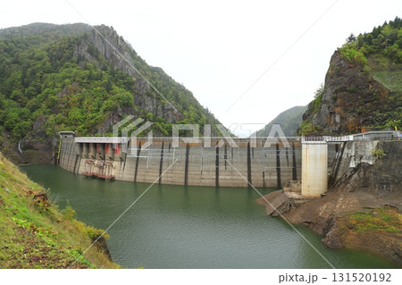豊平峡ダム資料室方面から見た定山湖と豊平峡ダム　　　 131520192
