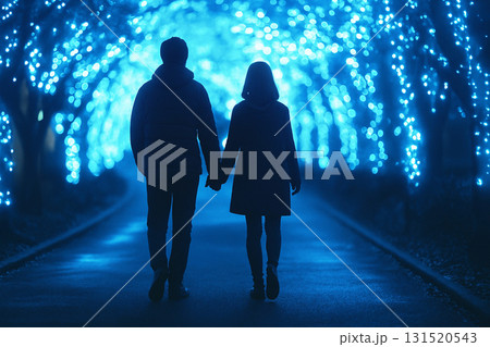 イルミネーションと若いカップル 131520543