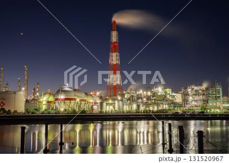 【工場夜景の聖地】 四日市の工場夜景 (三重県 四日市市 四日市ドーム裏) 【工場夜景の聖地】 四日市の工場夜景 (三重県 四日市市 四日市ドーム裏) 131520967
