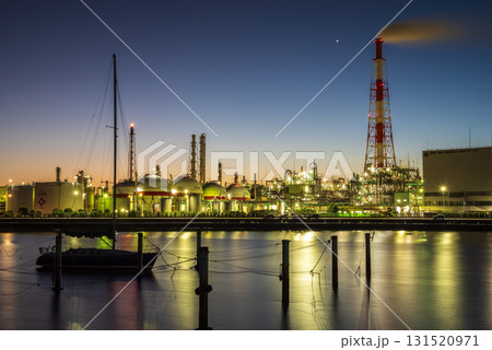 【工場夜景の聖地】 四日市の工場夜景 (三重県 四日市市 四日市ドーム裏) 【工場夜景の聖地】 四日市の工場夜景 (三重県 四日市市 四日市ドーム裏) 131520971