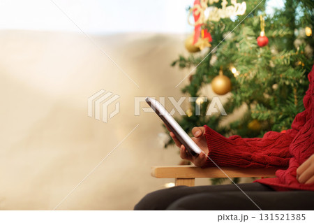 Relaxed Christmas Shopping with Smartphone Relaxed Christmas Shopping with Smartphone 131521385