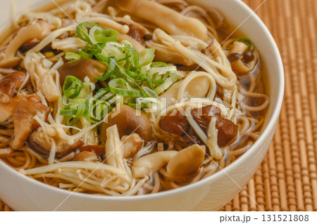 秋の味覚　キノコ蕎麦 131521808