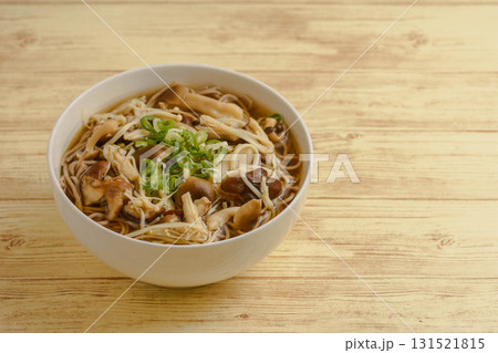 秋の味覚　キノコ蕎麦 131521815