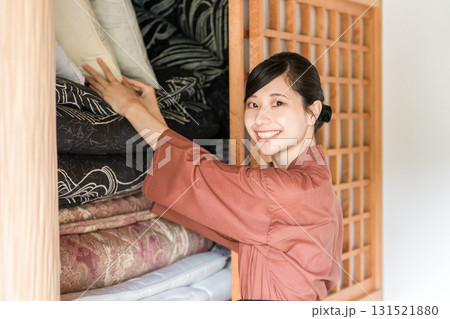 老舗の温泉旅館・高級旅館・宿坊で働く仲居さん・女将さん 131521880