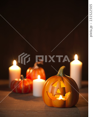 ハロウィンイメージ　オバケカボチャとキャンドル 131522505