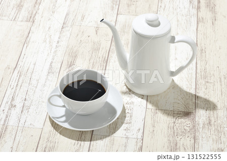 コーヒーを入れるイメージ コーヒーを入れるイメージ 131522555