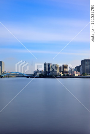 東京 隅田川 中央大橋からの永代橋とスカイツリー 長秒撮影 東京 隅田川 中央大橋からの永代橋とスカイツリー 長秒撮影 131522799