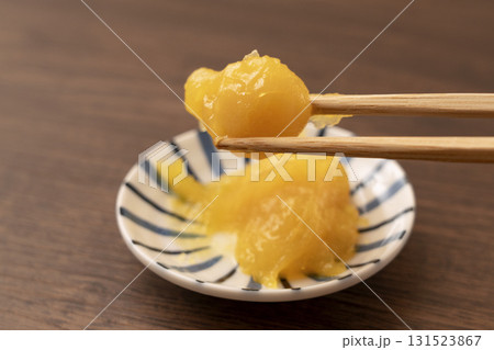 栗きんとん。日本の伝統的な料理(正月など)。 栗きんとん。日本の伝統的な料理(正月など)。 131523867
