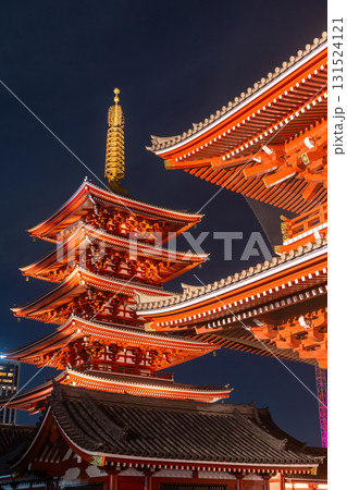 《東京都》夜の浅草寺・五重塔 131524121