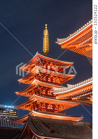 《東京都》夜の浅草寺・五重塔 131524122