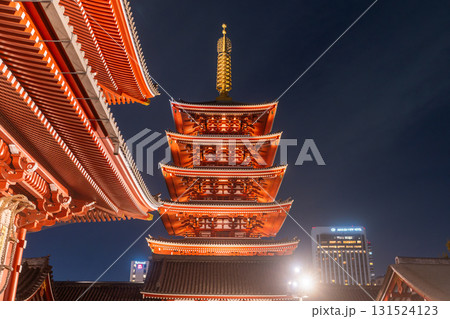 《東京都》夜の浅草寺・五重塔 131524123