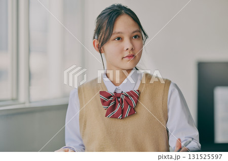 塾に通う中学生 131525597