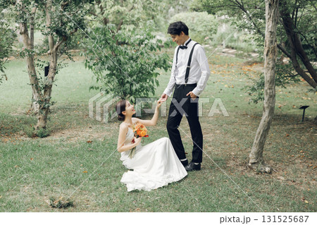 庭園でのウェディングフォト 131525687