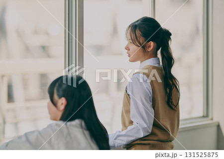 塾に通う女子学生 131525875