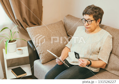 Senior woman using a tablet 131526227