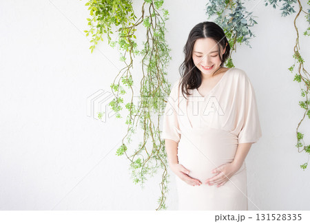 若い妊婦さん 131528335