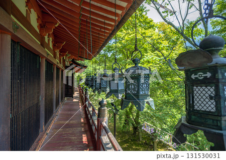 奈良 談山神社 拝殿透廊の吊燈籠 奈良 談山神社 拝殿透廊の吊燈籠 131530031